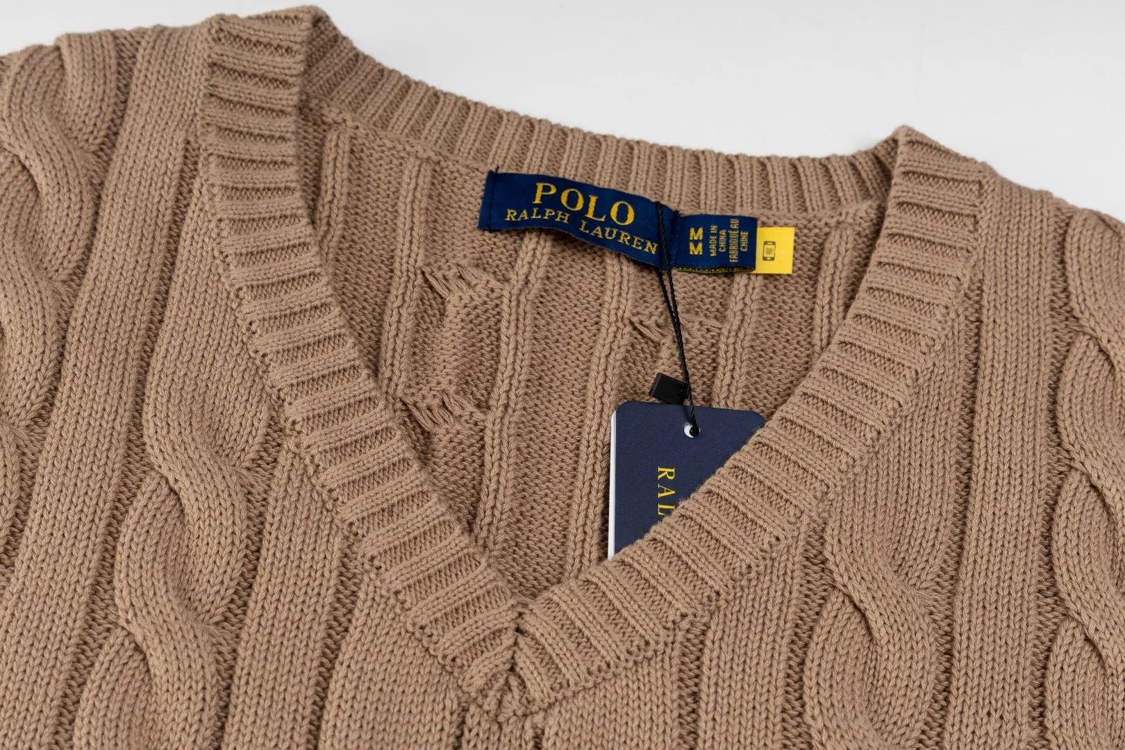 P176 #R82 Ralph Lauren Small Label Cable V Neck Vest Sleeveless Twist Sweater Women's Top Size: XS S M L Color: White Yellow Light Blue Pink Khaki Gray Navy Black Classic Cotton Yarn 100% White Cotton High Quality Classic Style Has Always Been Popular! The workmanship details are very good! Wearing a vest with a shirt is always the standard, with classic brand embroidery on the chest! All major stars have the same style! Best for couples. High quality goods! Xinjiang cotton micro-elastic and smooth fabric has excellent quality. Pure cotton is soft and skin-friendly. Length: 60/61/63/65 Bust: 44/46/49/52 Shoulder width: 36/37.5/39/41